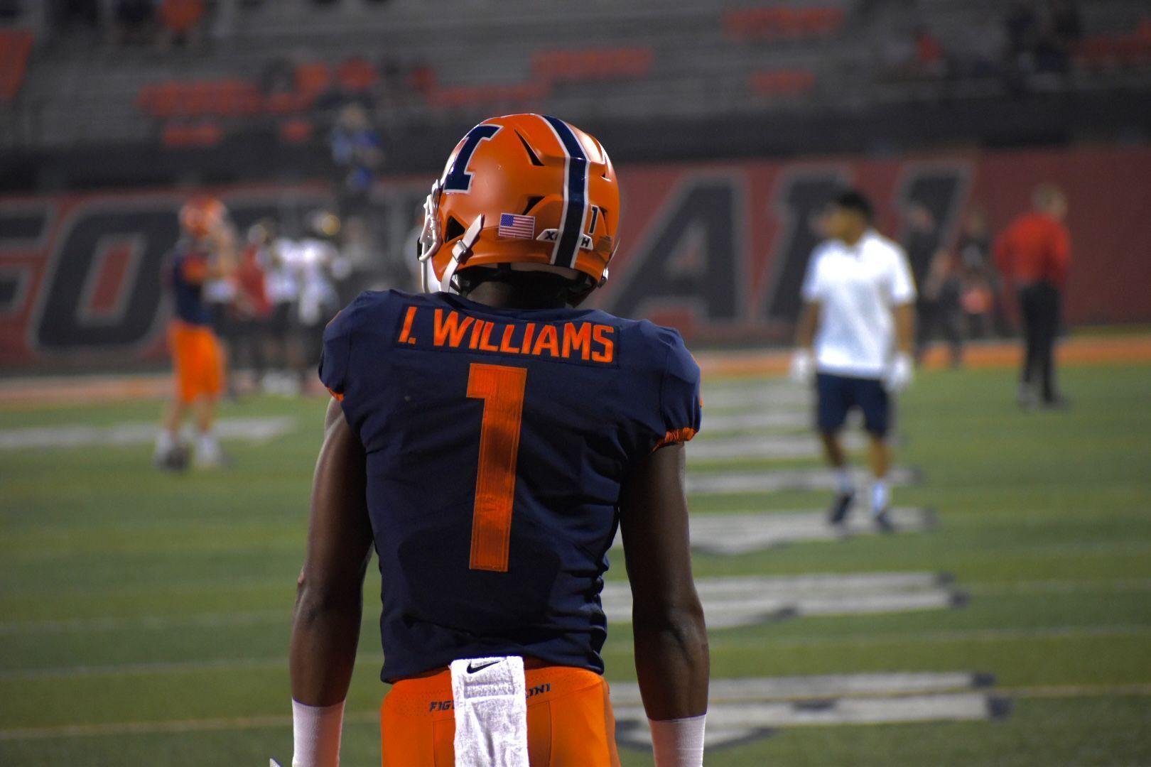 PHOTOS: Illinois warms up against Maryland